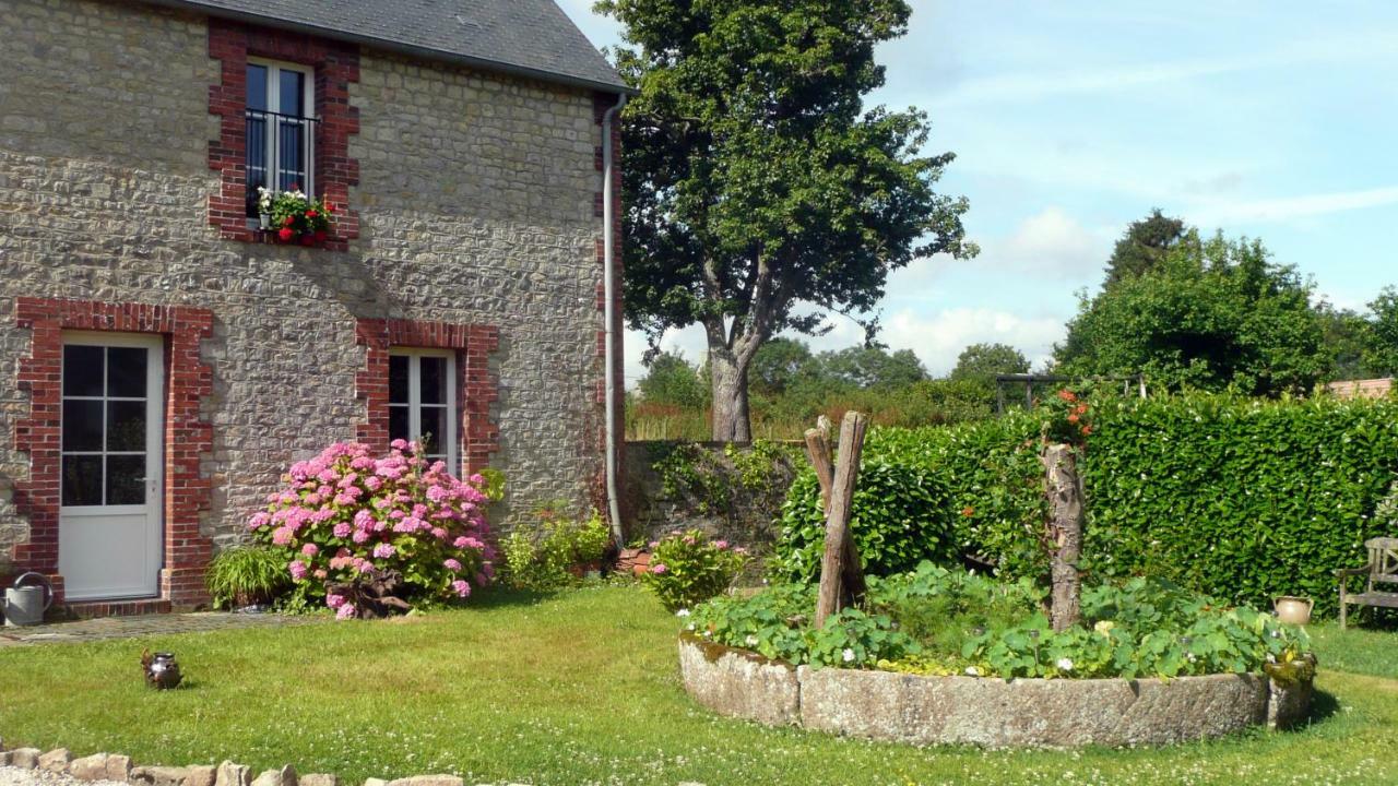 Gite De La Cour Vautier Mandeville-en-Bessin Eksteriør billede